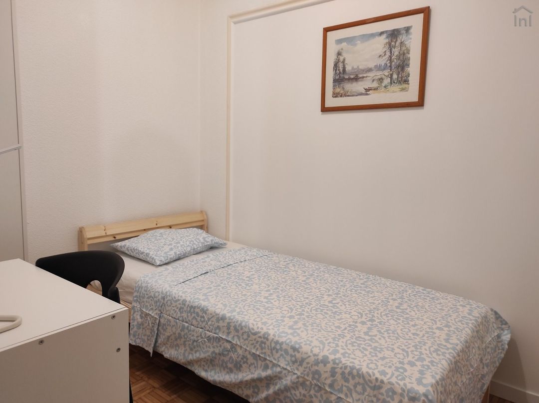 Room 2 - Quarto Sala em Cedofeita, porto – foto 4 de 27