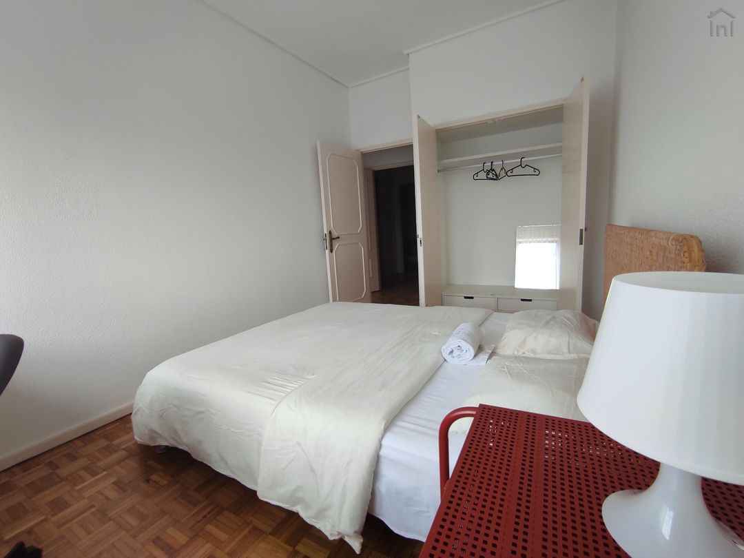 Room 1 - Quarto Interior in Cedofeita, porto – photo 3 of 30