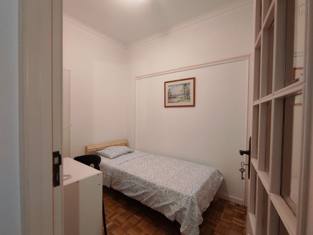 Room 2 - Quarto Sala in Cedofeita, porto – photo 1 of 1