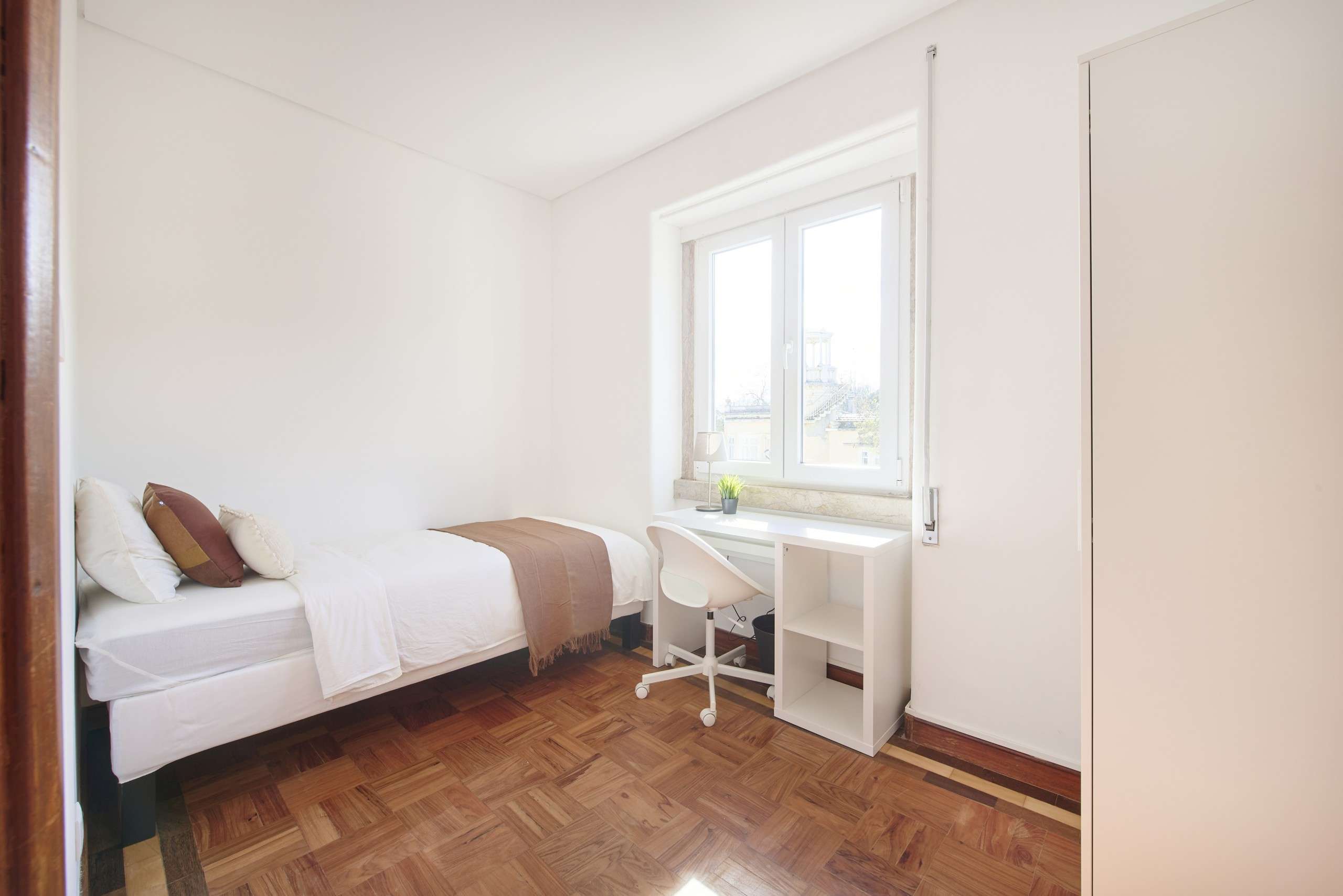 Sunny Room 9 with Desk & Double Bed em lisboa – foto 1 de 5
