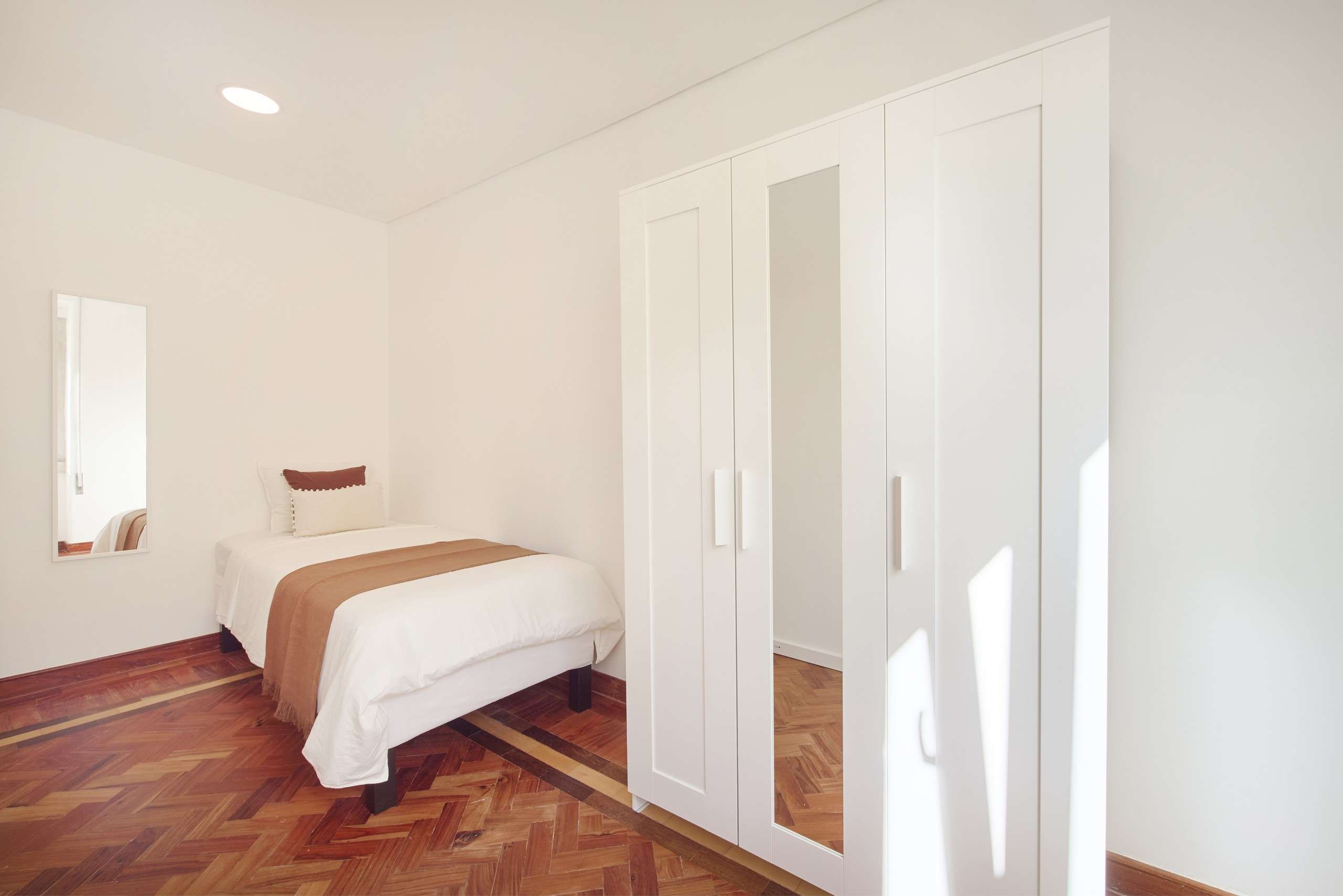 Functional Room 5 with Window & Storage em lisboa – foto 1 de 3