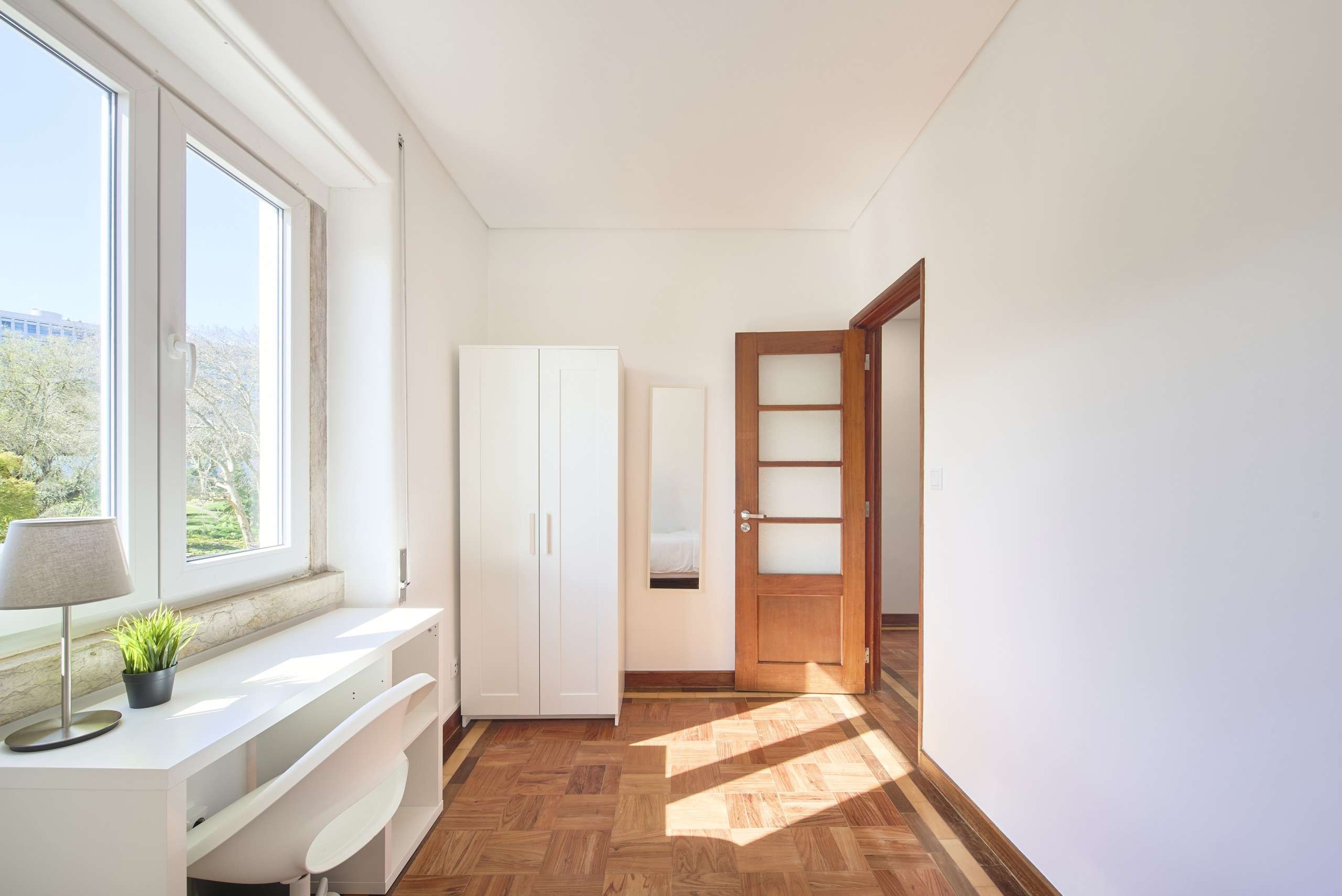 Sunny Room 9 with Desk & Double Bed em Avenidas Novas, lisboa – foto 4 de 17
