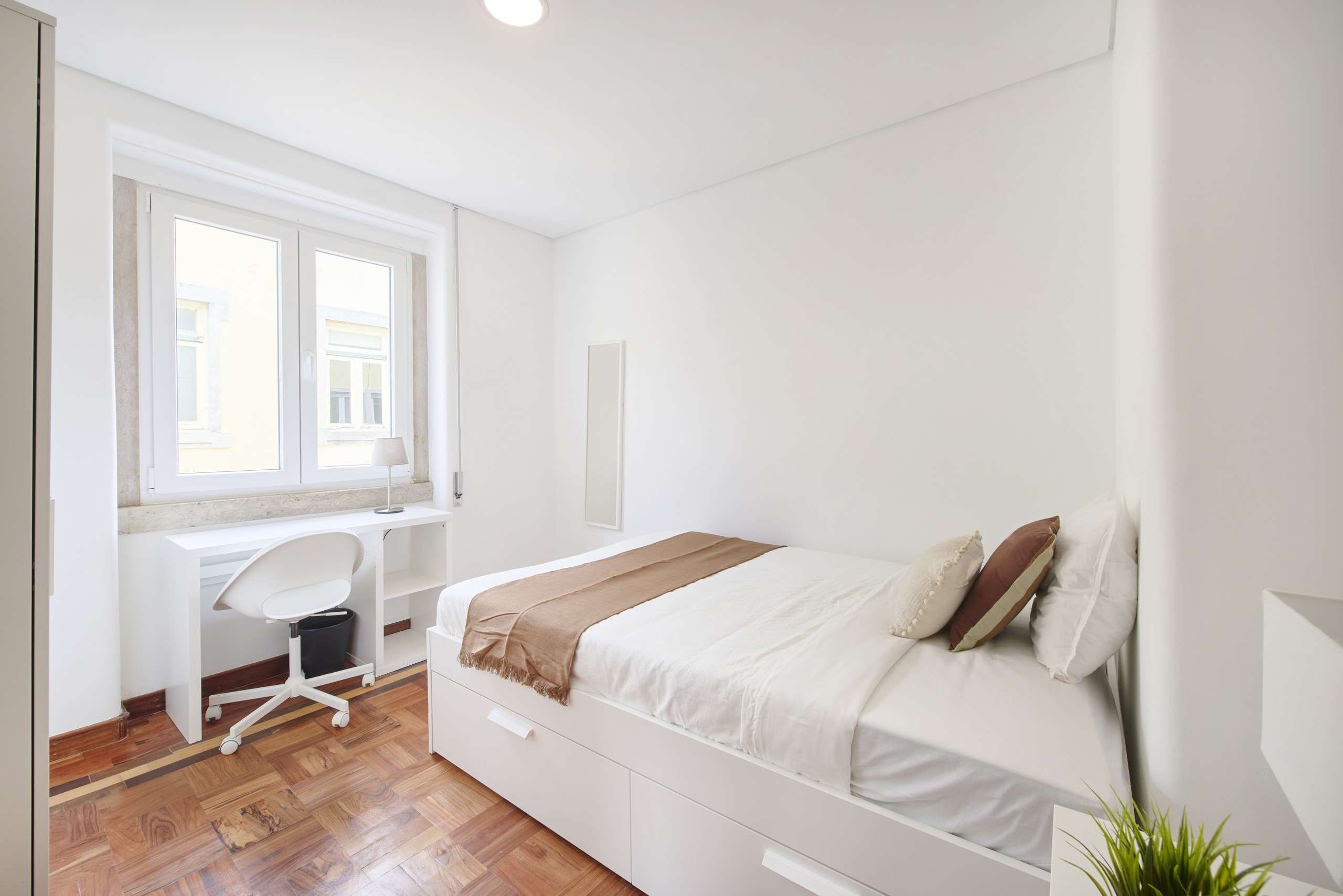 Sunny Double Room 4 & Workspace em Avenidas Novas, lisboa – foto 3 de 15