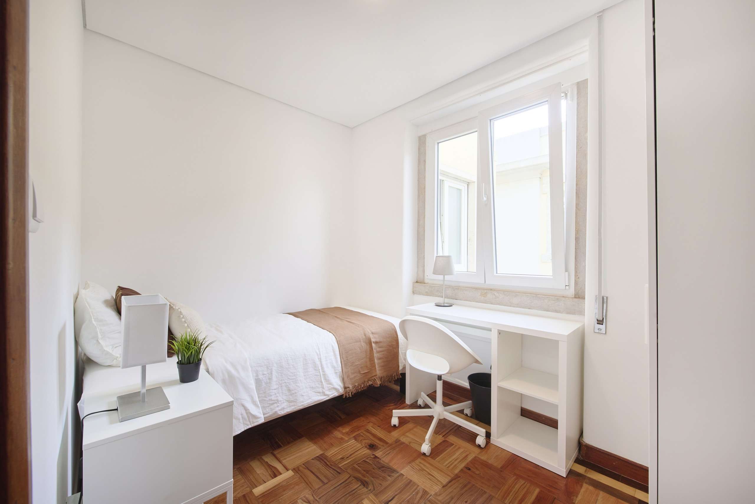 Sunny Room 3 with Desk & Double Bed em lisboa – foto 1 de 3