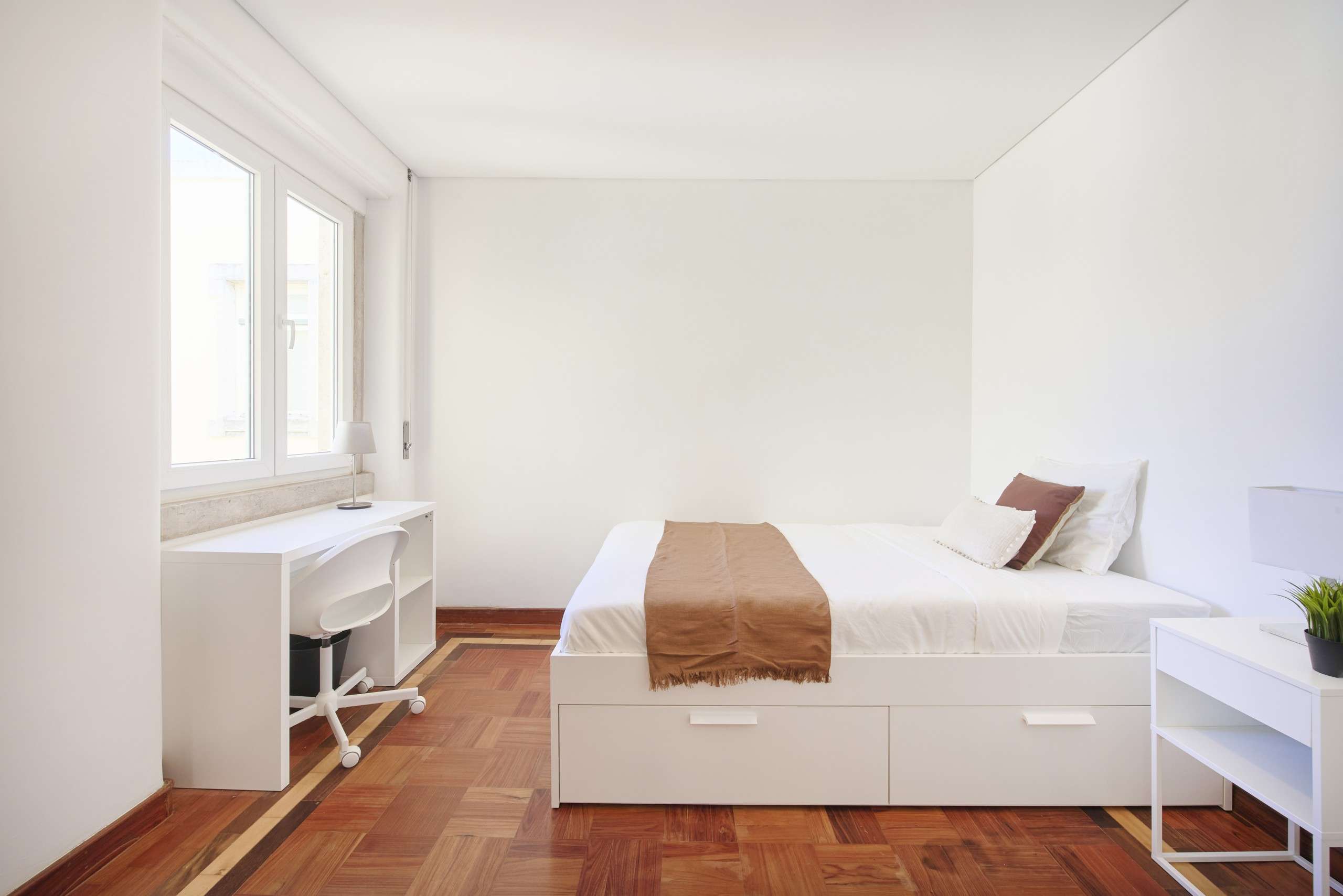 Sunny Double Room 8 with Wardrobe em lisboa – foto 1 de 3