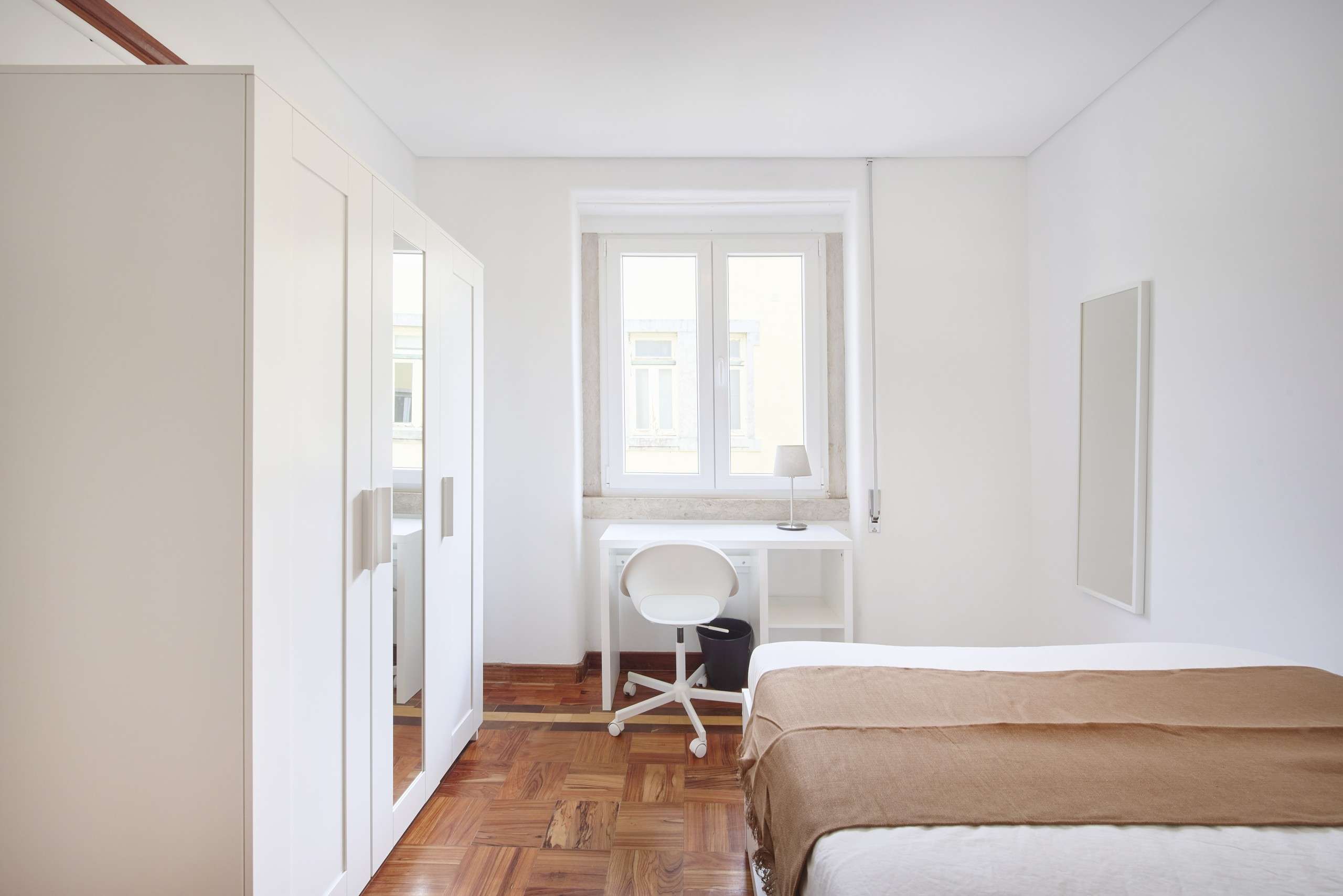 Sunny Double Room 4 & Workspace em Avenidas Novas, lisboa – foto 2 de 15
