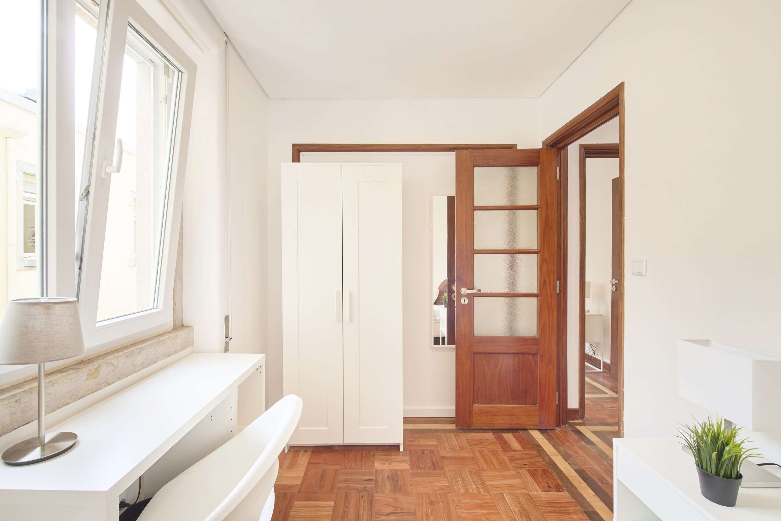 Sunny Room 3 with Desk & Double Bed em Avenidas Novas, lisboa – foto 3 de 15