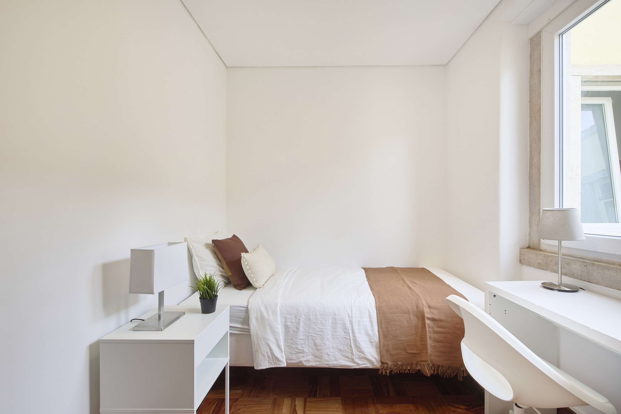 Sunny Room 3 with Desk & Double Bed em Avenidas Novas, lisboa – foto 2 de 15
