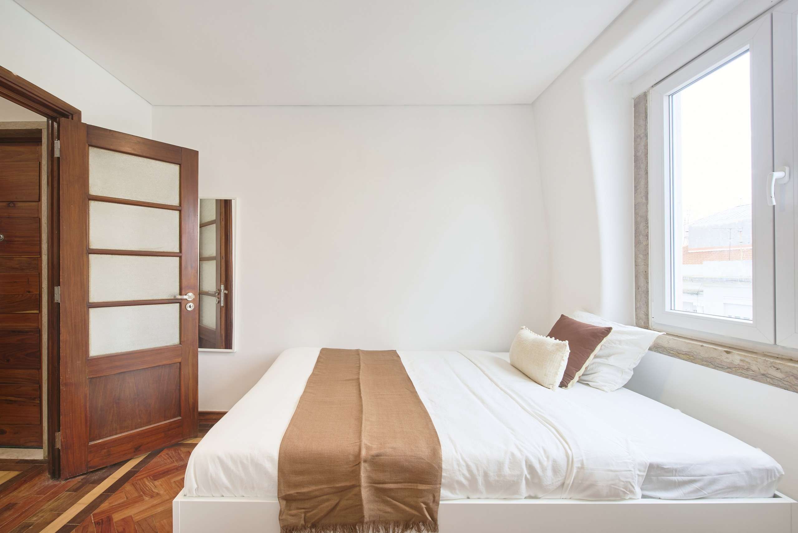 Sunny Double Room 1 with Desk & Window em Avenidas Novas, lisboa – foto 3 de 15