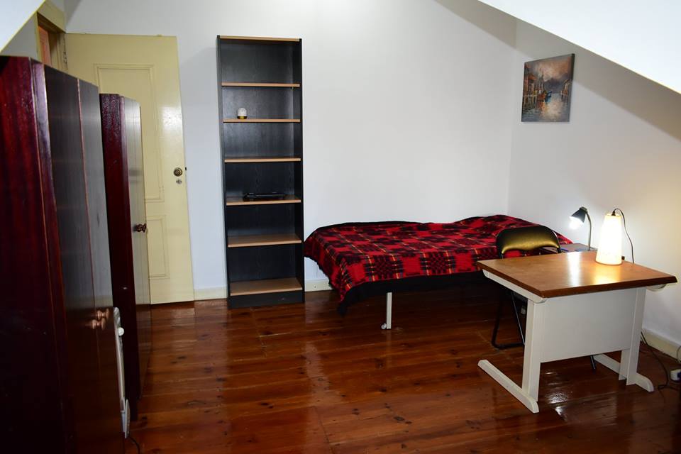 Cozy Single Room 5 with Desk & Natural Light em Anjos, lisboa – foto 2 de 22