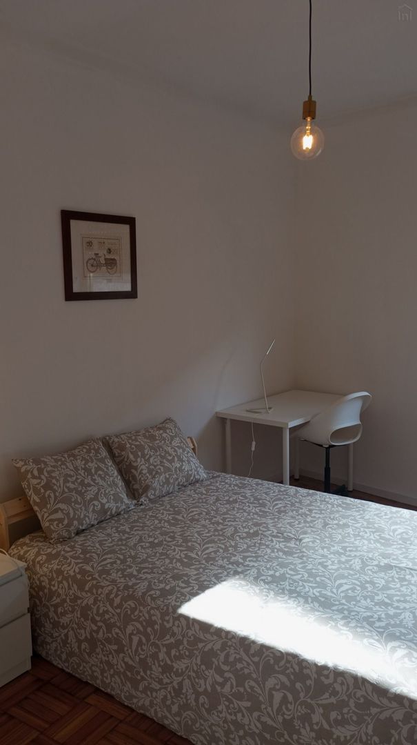 Room 1 - Quarto Armário in Lordelo do Ouro e Massarelos, porto – photo 3 of 33