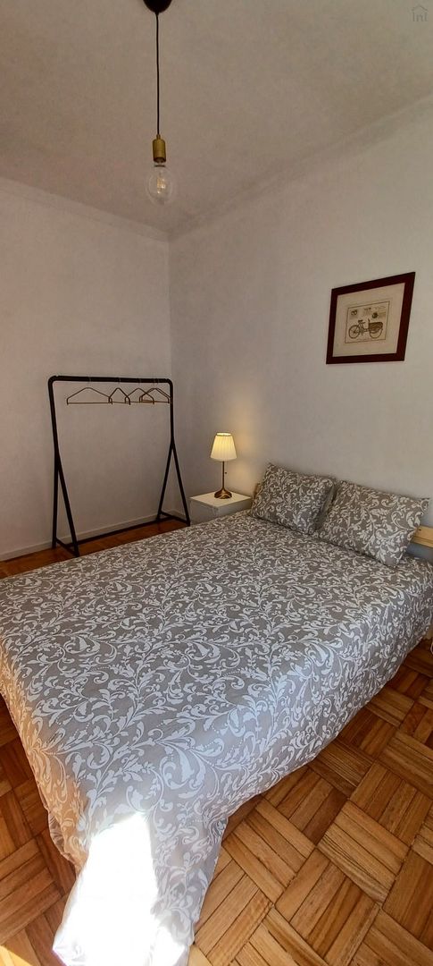 Room 1 - Quarto Armário in Lordelo do Ouro e Massarelos, porto – photo 2 of 33
