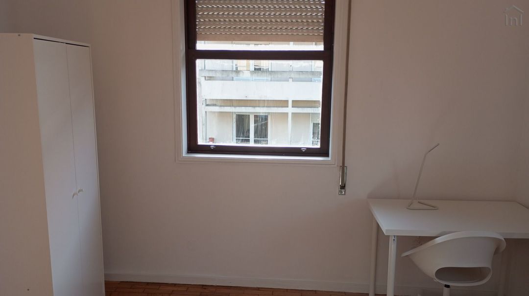 Room 5 - Quarto Varanda in Lordelo do Ouro e Massarelos, porto – photo 2 of 33
