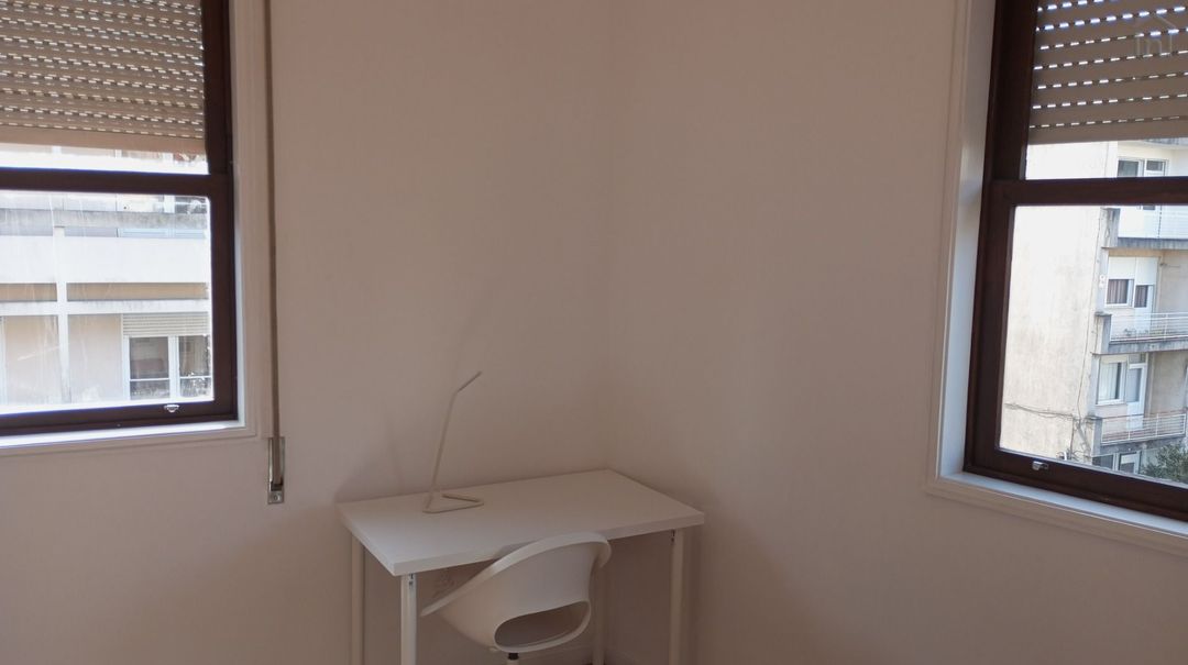 Room 5 - Quarto Varanda in Lordelo do Ouro e Massarelos, porto – photo 3 of 33