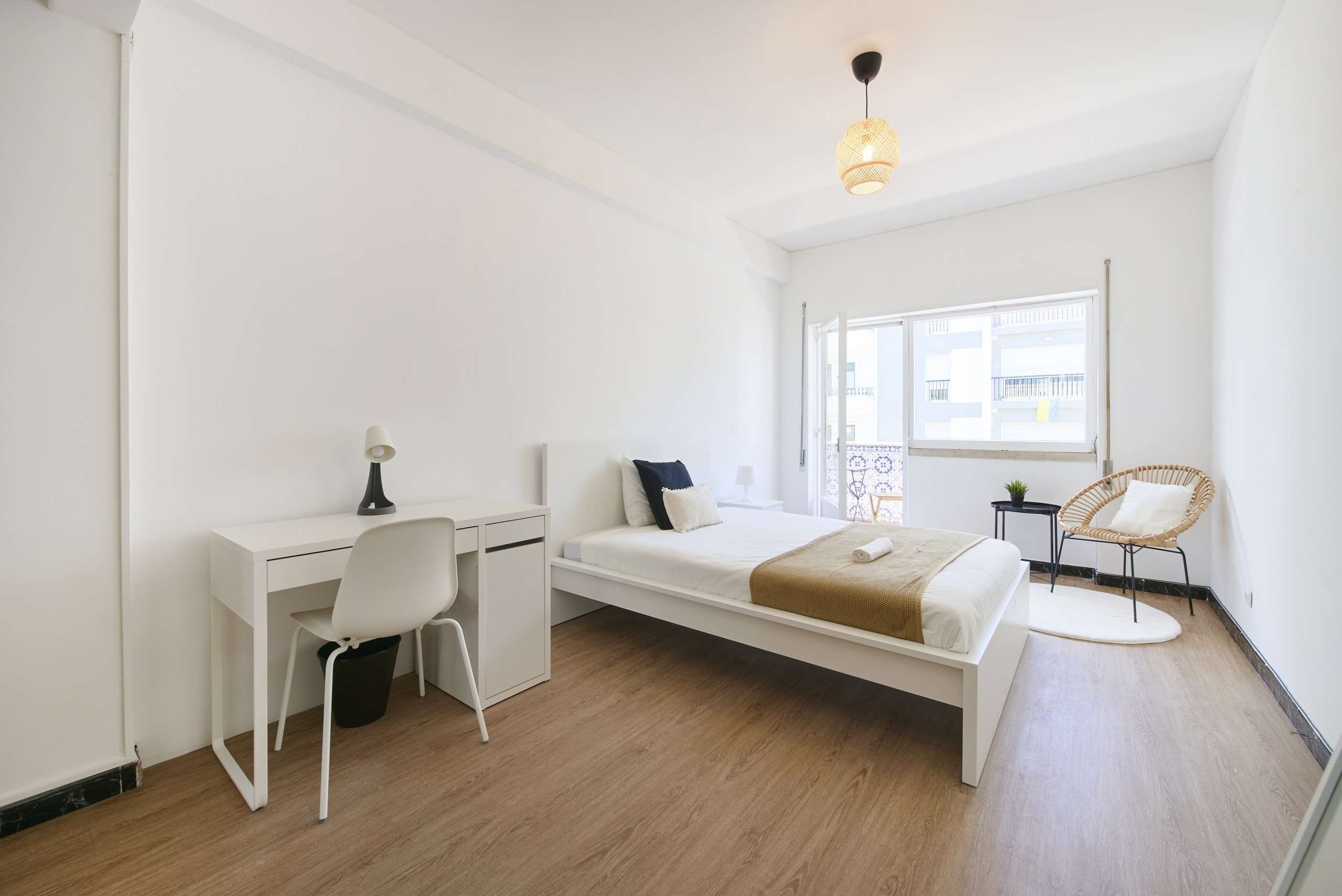Productive Room 6 with Desk & Storage em Picoas, lisboa – foto 4 de 14
