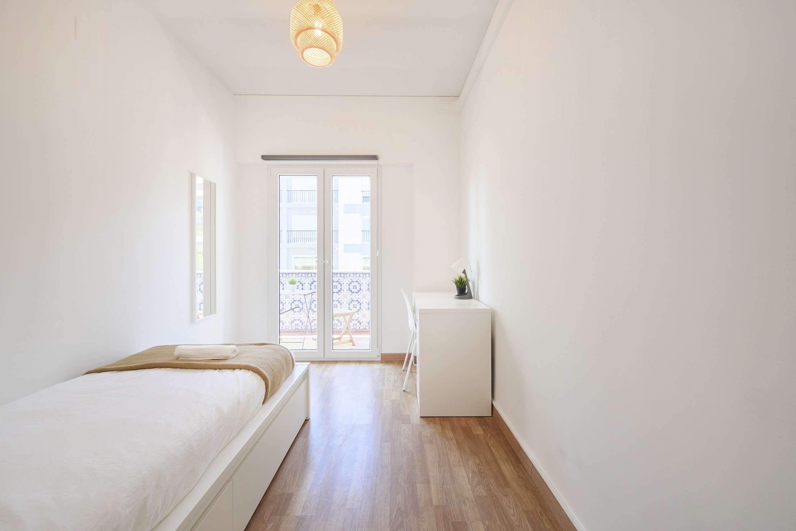 Sunny Room 2 - Bed & Study in Picoas, lisboa – photo 4 of 14