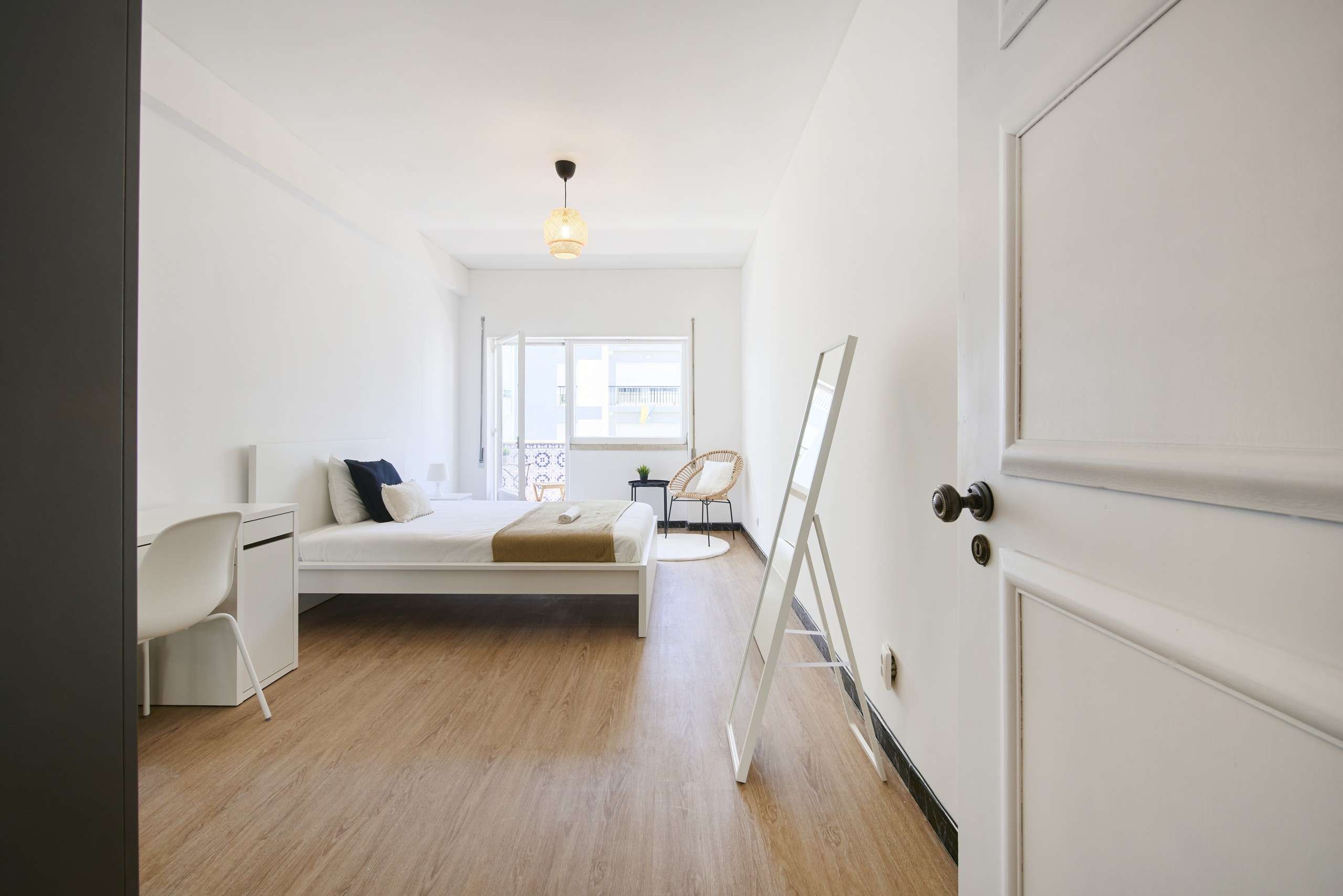 Productive Room 6 with Desk & Storage em Picoas, lisboa – foto 3 de 14