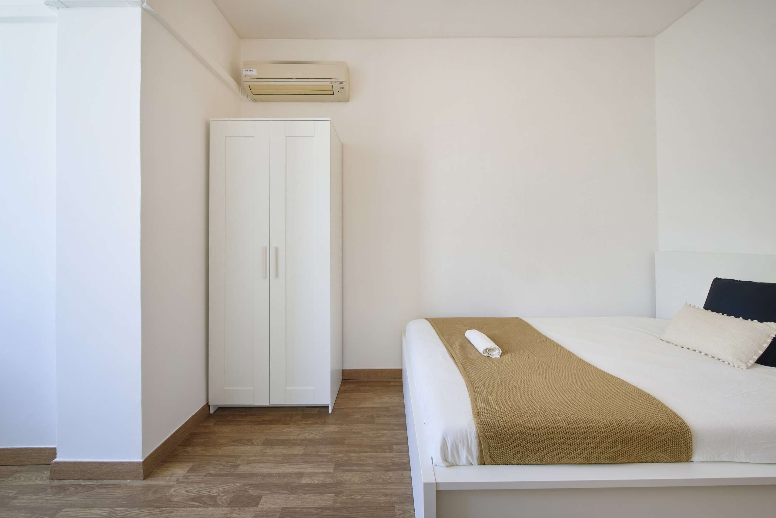 Productive Room 8 with Wardrobe & Desk in Picoas, lisboa – photo 3 of 15