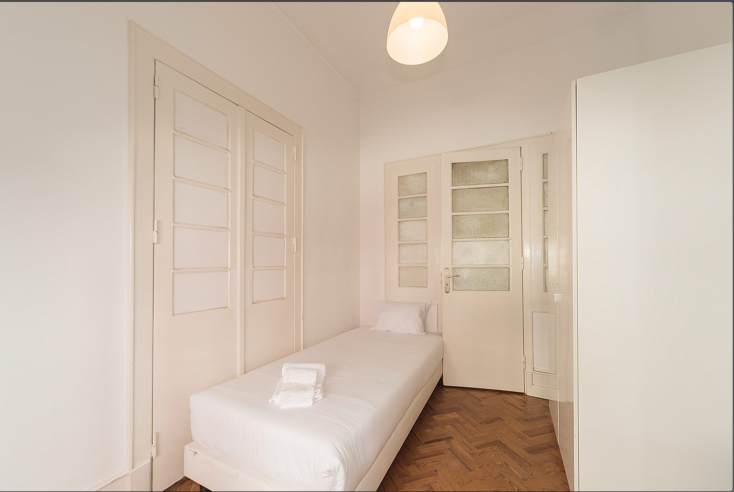 501 in Santos-o-Velho, lisboa – photo 2 of 22