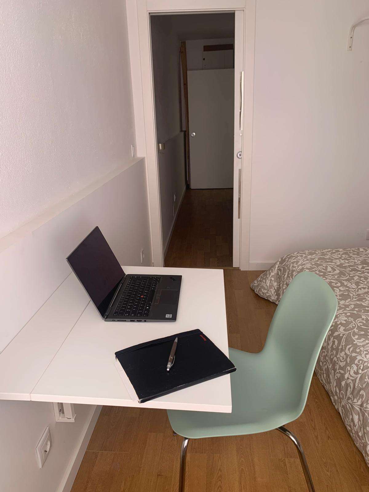 Private Double-Bed Room 1 in a 3-bedroom Apartment in Misericórdia, lisboa – photo 4 of 12