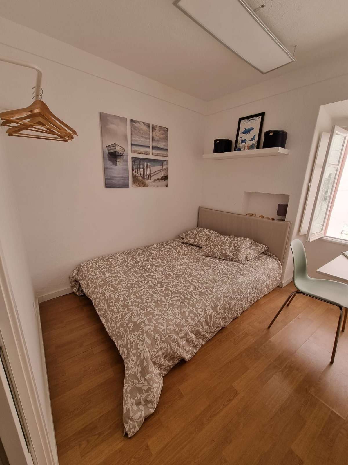 Private Double-Bed Room 1 in a 3-bedroom Apartment in lisboa – photo 1 of 4