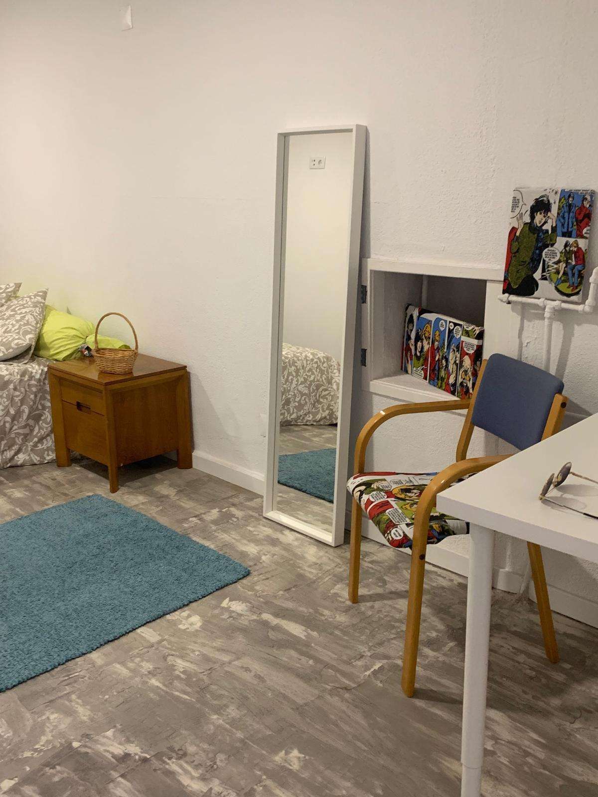 Cozy Double Room 2 in a 3-bedroom Apartment on Bairro Alto in Misericórdia, lisboa – photo 3 of 12