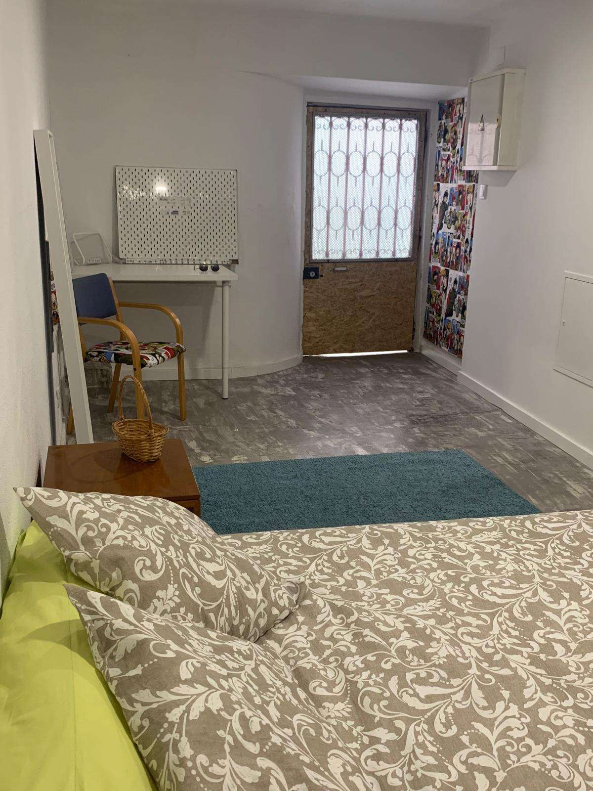 Cozy Double Room 2 in a 3-bedroom Apartment on Bairro Alto in Misericórdia, lisboa – photo 4 of 12