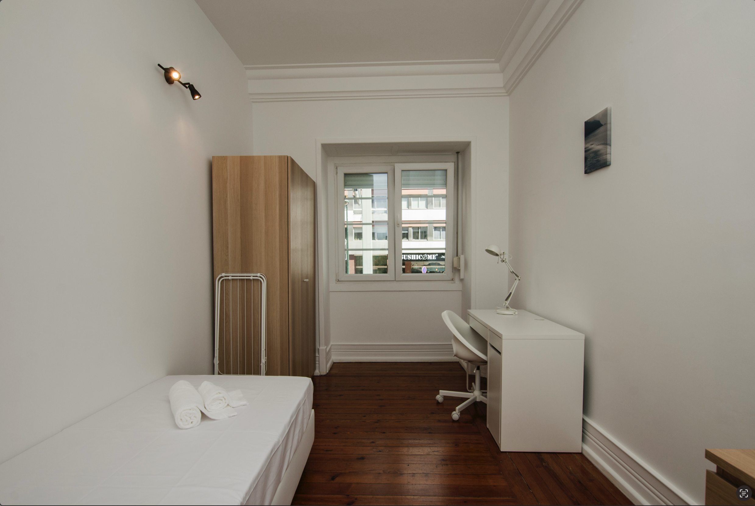 Room 02 in Avenidas Novas, lisboa – photo 1 of 21