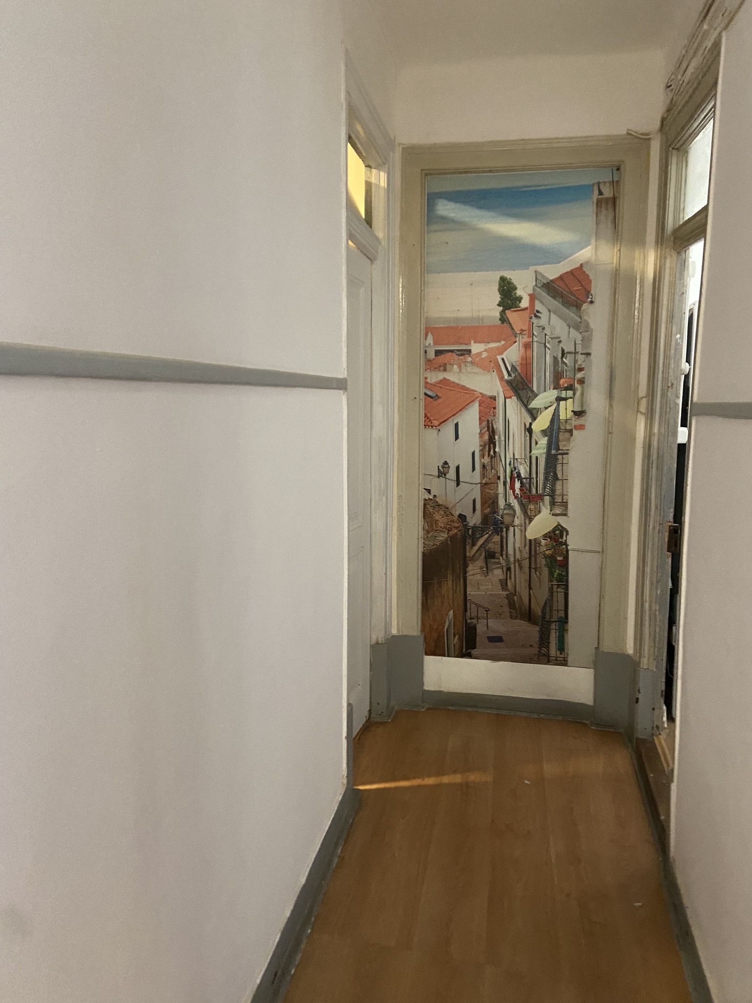 Bright Single-Bed Room 7 in 8-bedroom Shared Apartment em São Sebastião da Pedreira, lisboa – foto 3 de 15
