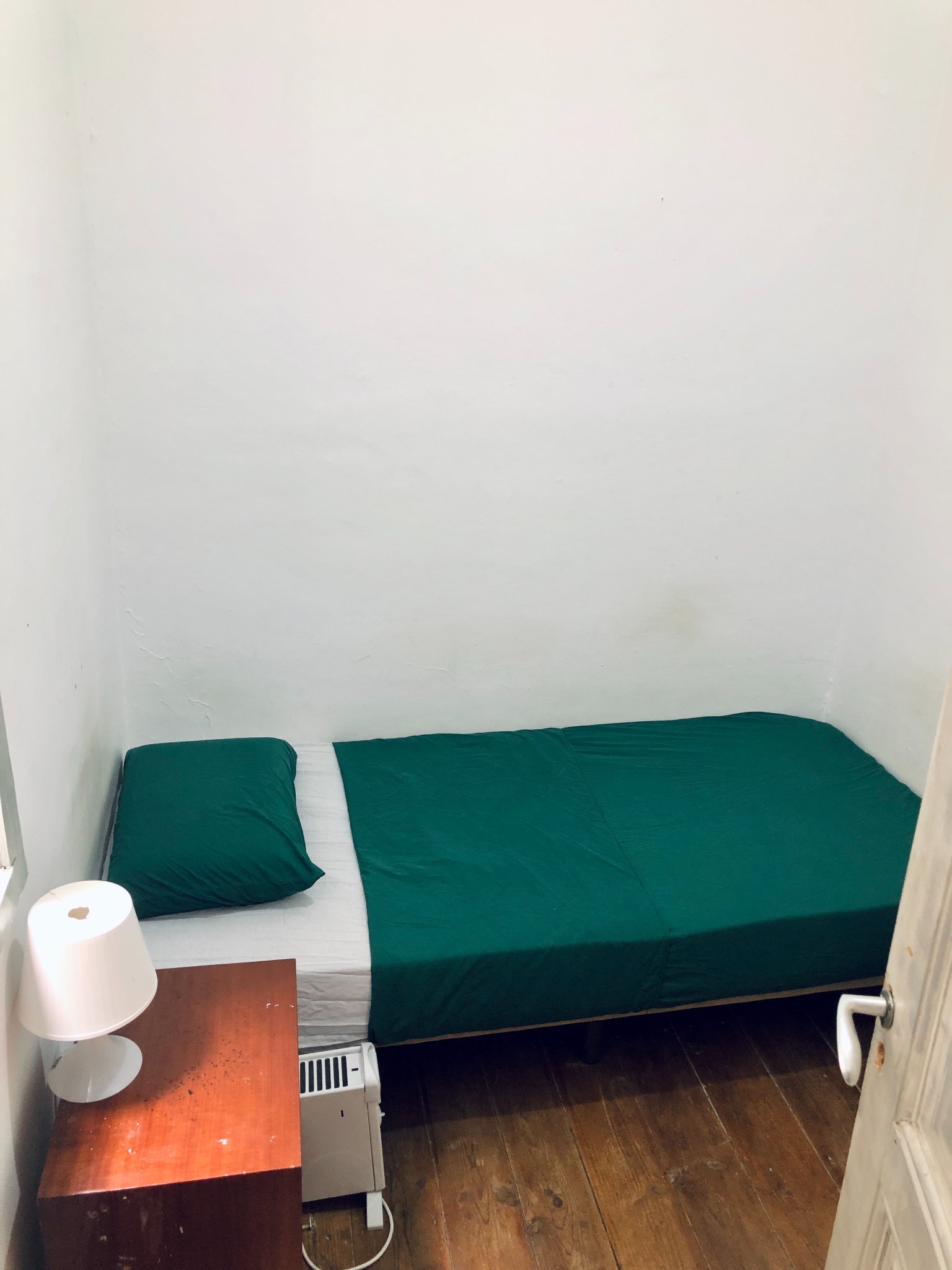 Single Room 8 with Natural Light em São Sebastião da Pedreira, lisboa – foto 3 de 15