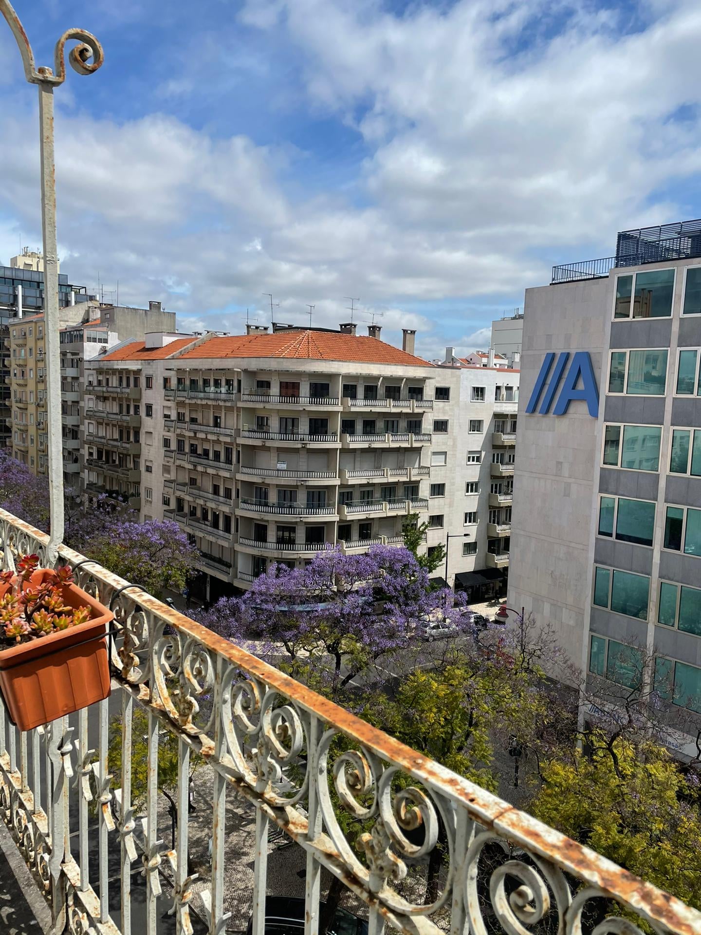 Cozy Single Room 2 with Balcony em São Sebastião da Pedreira, lisboa – foto 2 de 16