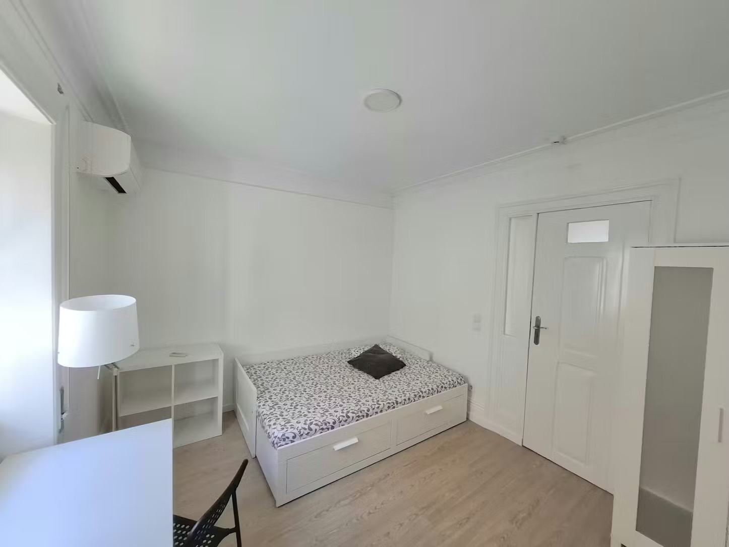 O206 - Spacious Superior Room with Private Bathroom in porto – photo 1 of 9