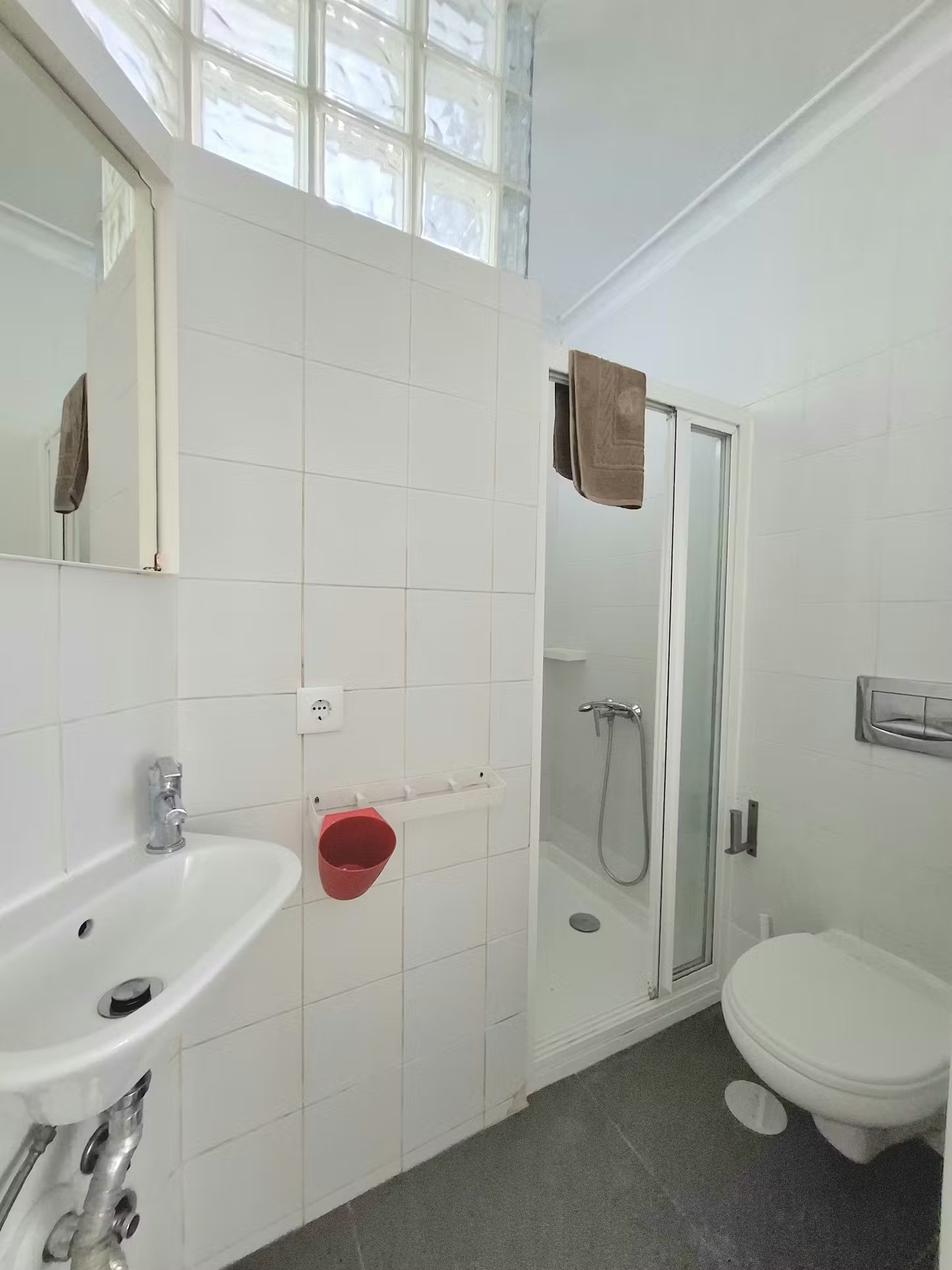 O206 - Spacious Superior Room with Private Bathroom em Rio Tinto, porto – foto 3 de 24