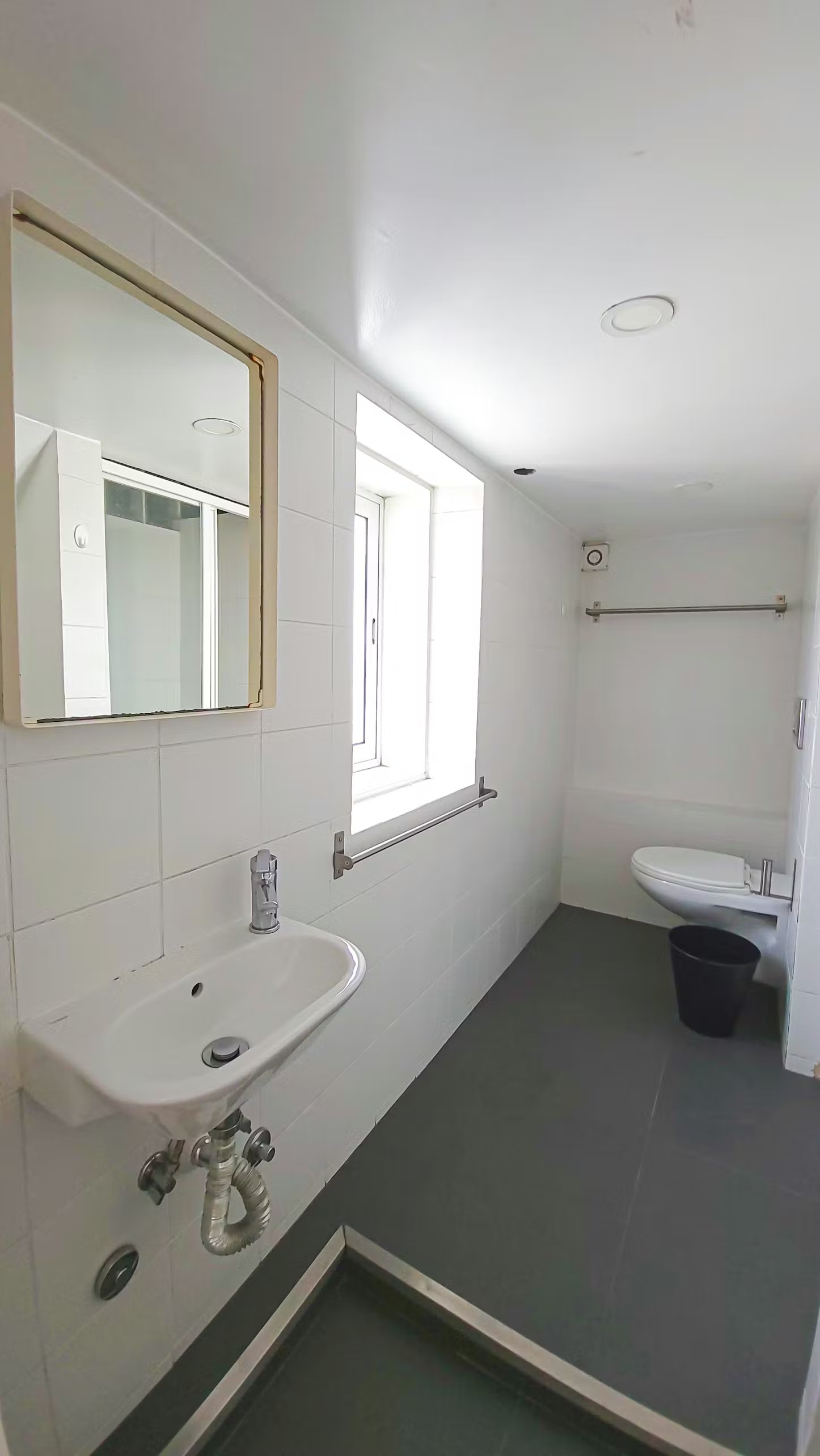 O201 - Spacious Superior Room with Private Bathroom in Rio Tinto, porto – photo 3 of 23