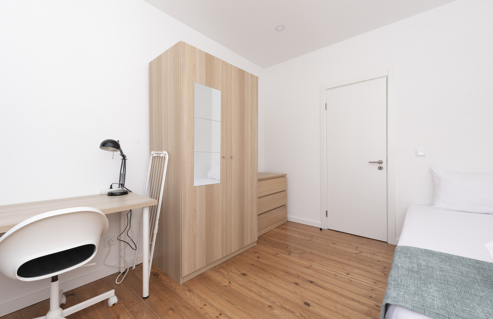 Room 01 in Alcântara, lisboa – photo 3 of 16