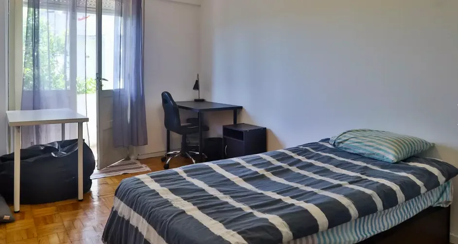 Room 3 in porto – photo 1 of 3