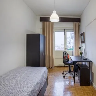 Room 4 in porto – photo 1 of 3