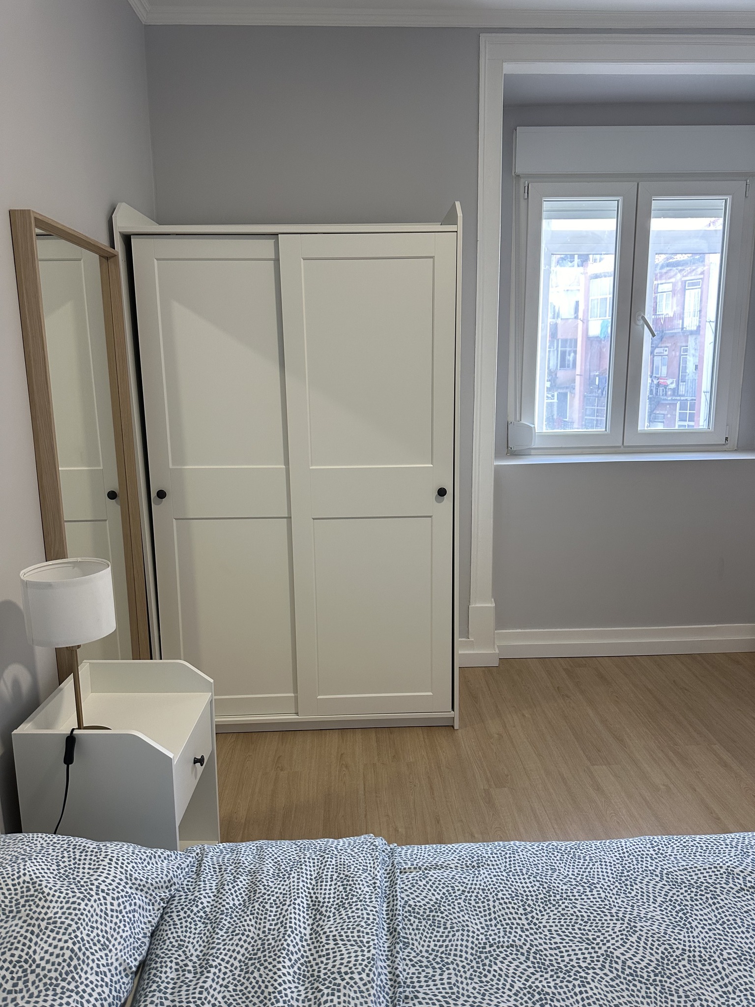 Spacious Double-Bed Room 6 in Student Shared Apartment em São Jorge de Arroios, lisboa – foto 2 de 17