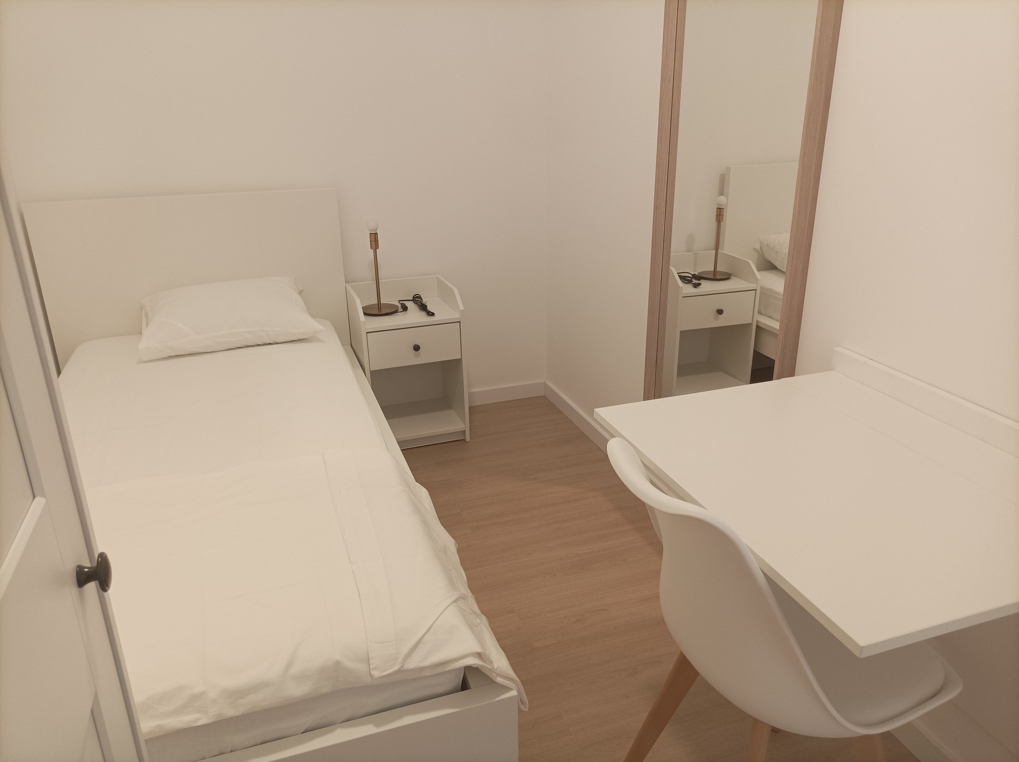 Charming & Well-furnished Single Room 4 em São Jorge de Arroios, lisboa – foto 3 de 16