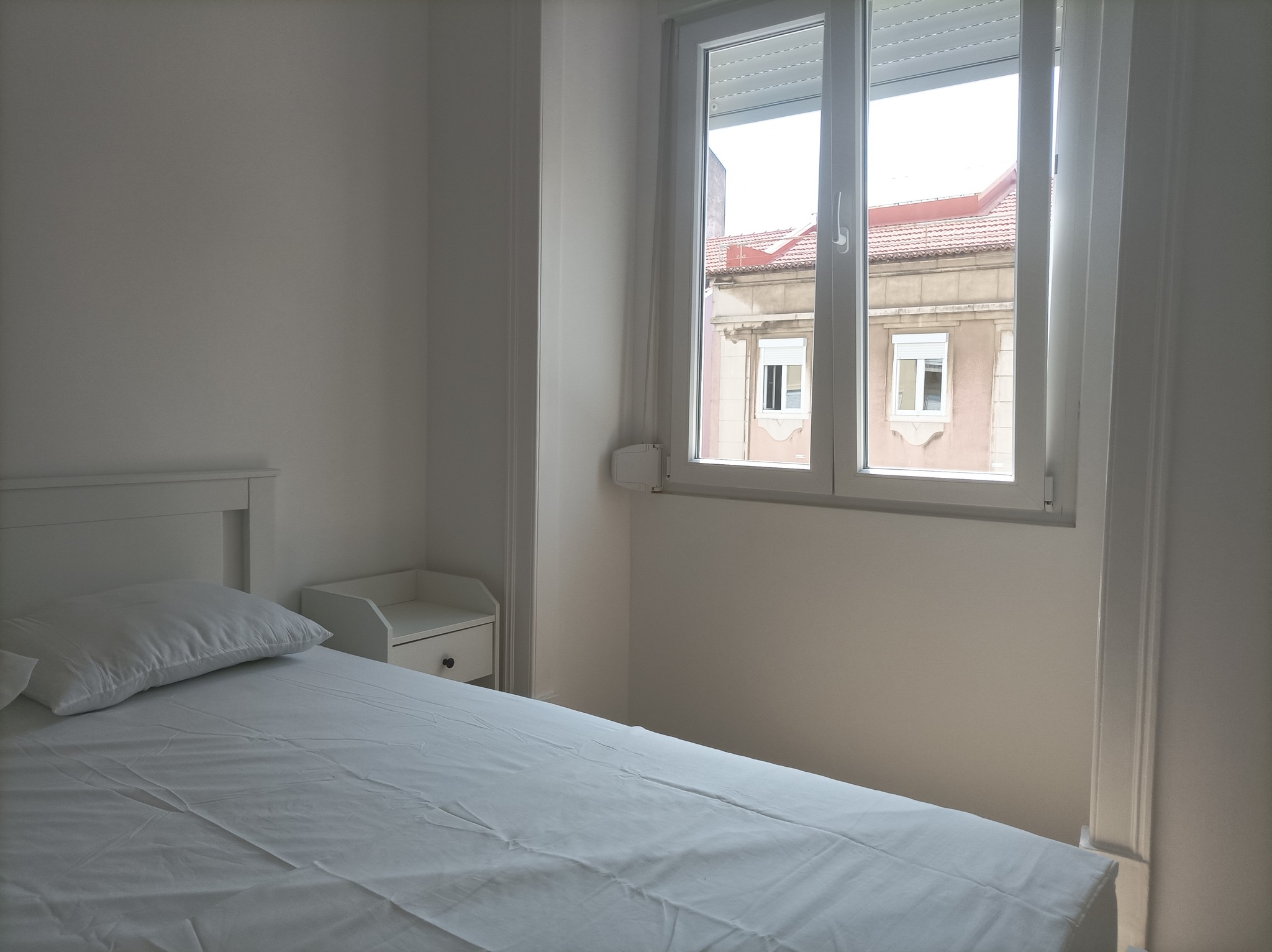 Bright & Cozy Double Room 1 with Natural Light em São Jorge de Arroios, lisboa – foto 3 de 18