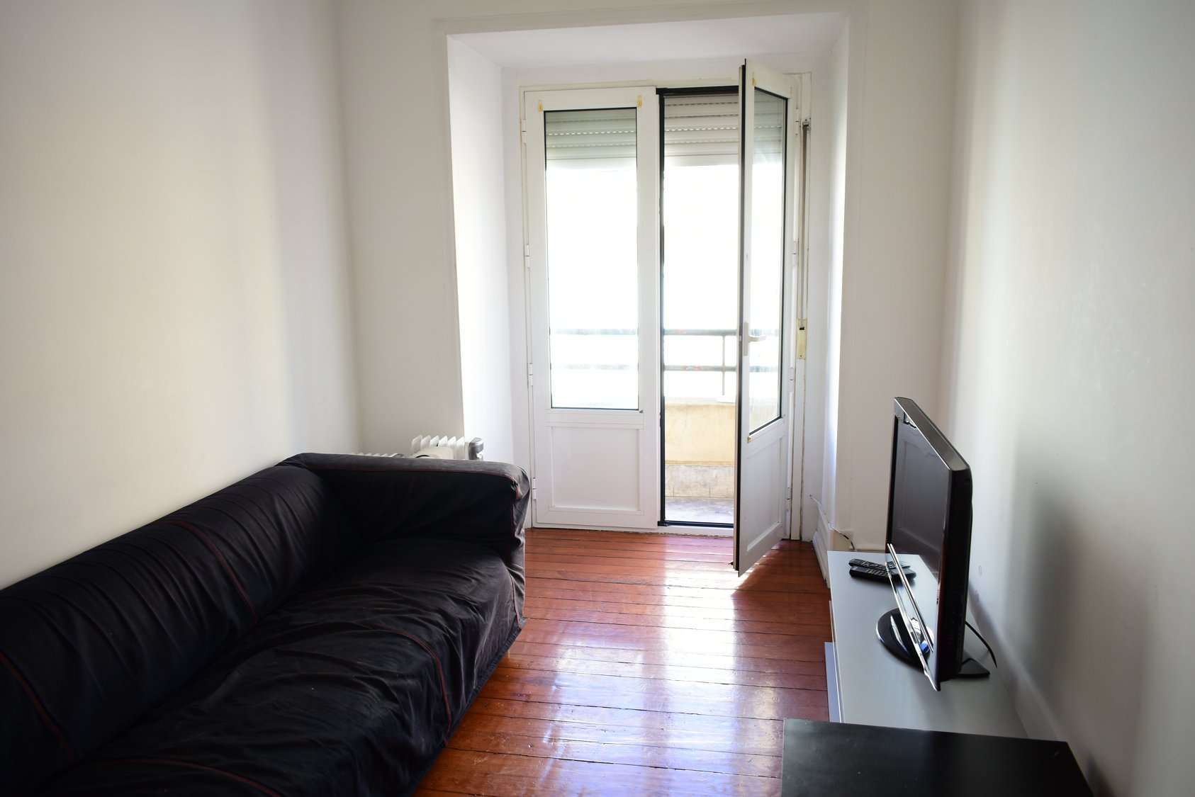 Modern twin-Bed Room 5 with Natural light em Areeiro, lisboa – foto 5 de 14