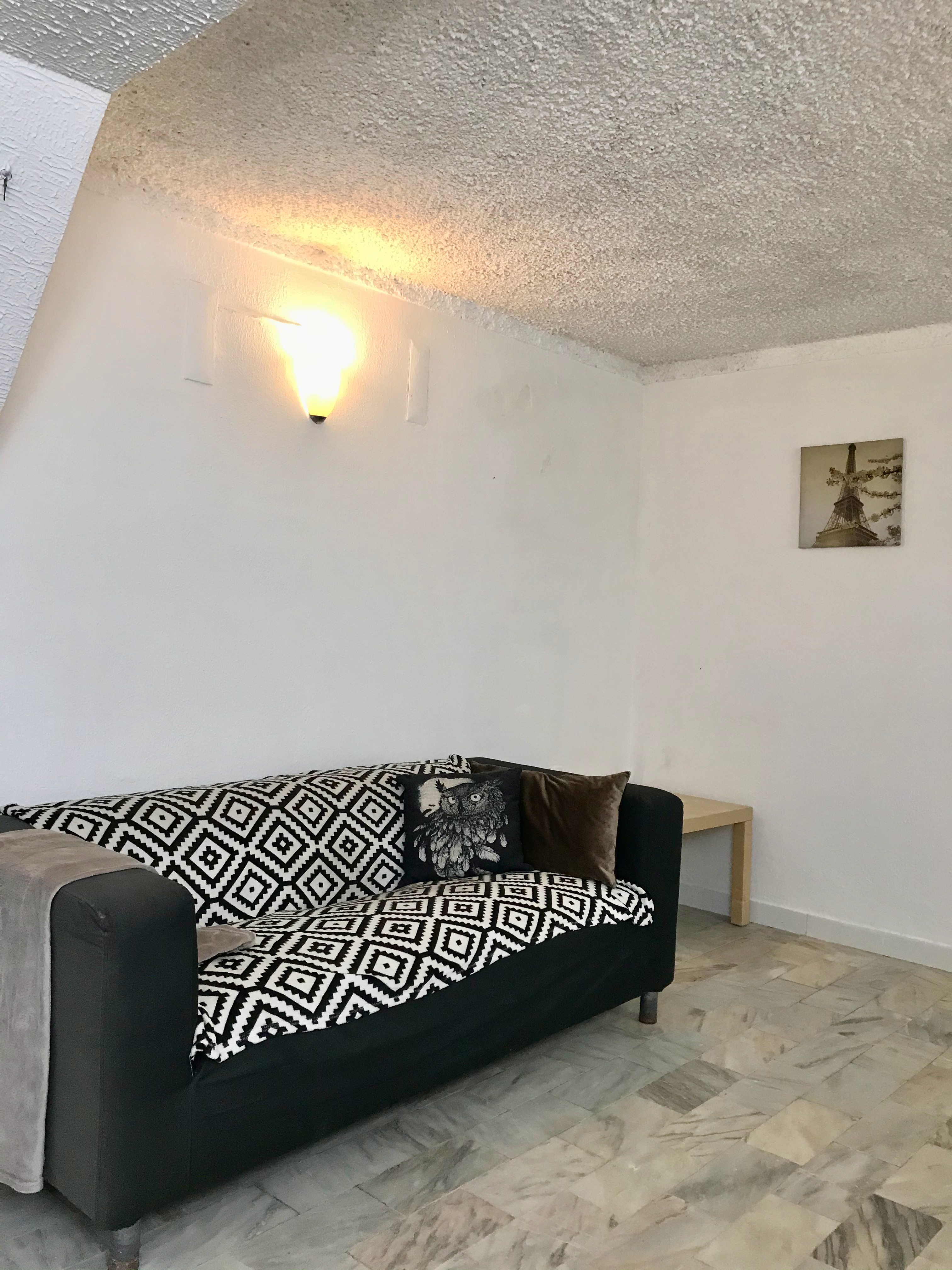 Luminous Serene Room 3 in Pontinha, lisboa – photo 4 of 9