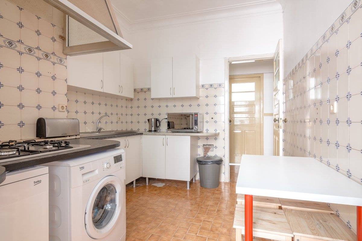 Bright Double Room 1 with Window em Alto do Pina, lisboa – foto 5 de 20