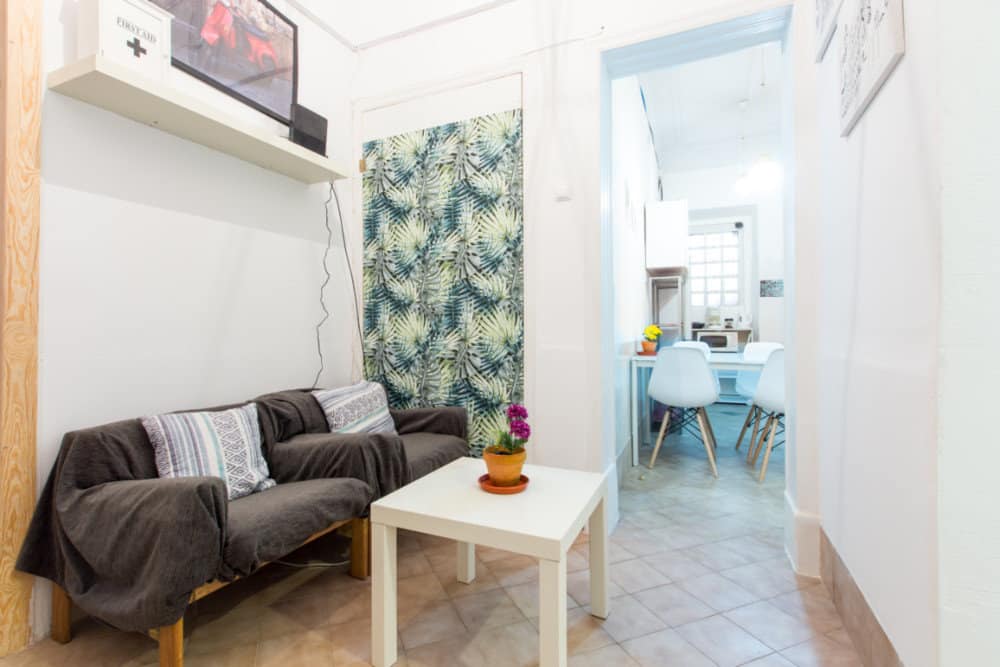 Bright Twin Room 2 with Desk & Window em Santa Isabel, lisboa – foto 4 de 12