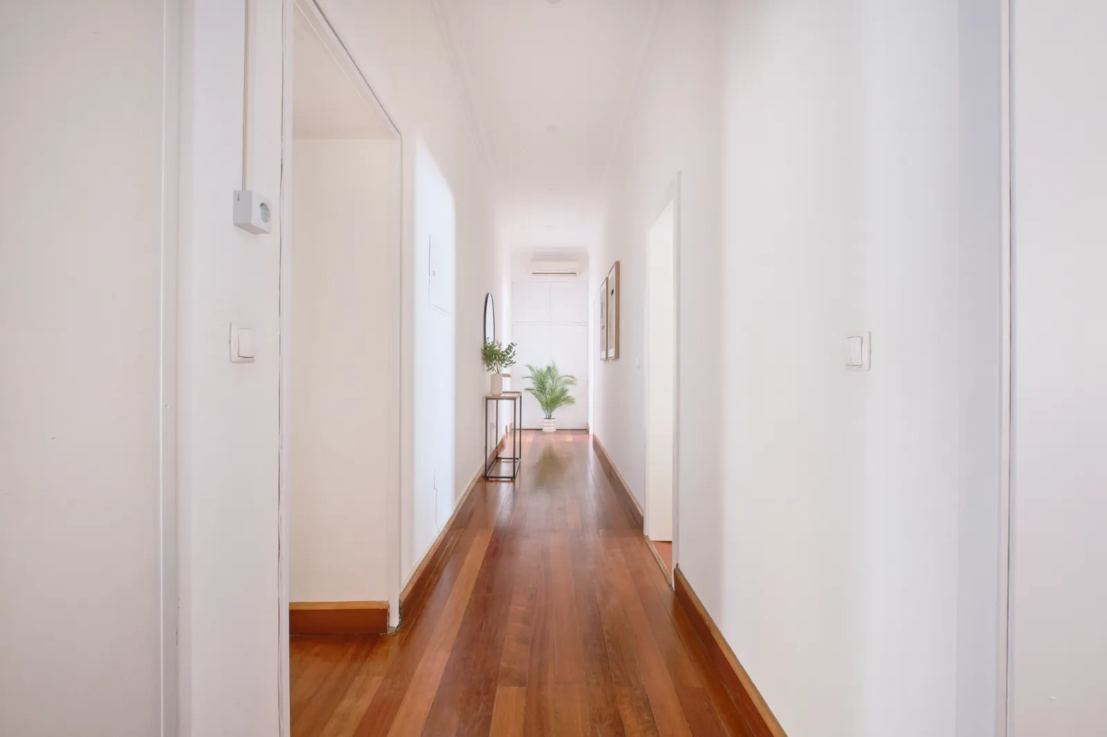 Room 2 - Double Room in Rato, Lisbon – photo 4 of 16