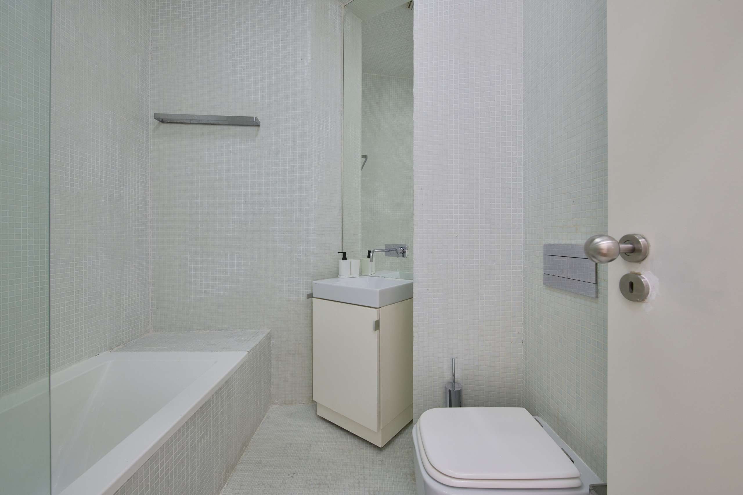 Comfortable Double Room 1 with Storage em Arroios e Penha de França, lisboa – foto 4 de 12
