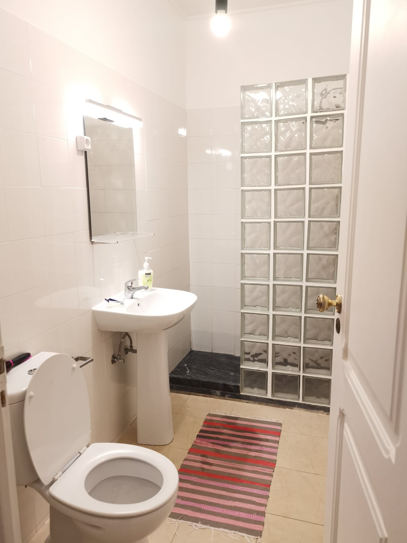 Room 1 em Encarnação, lisboa – foto 4 de 13