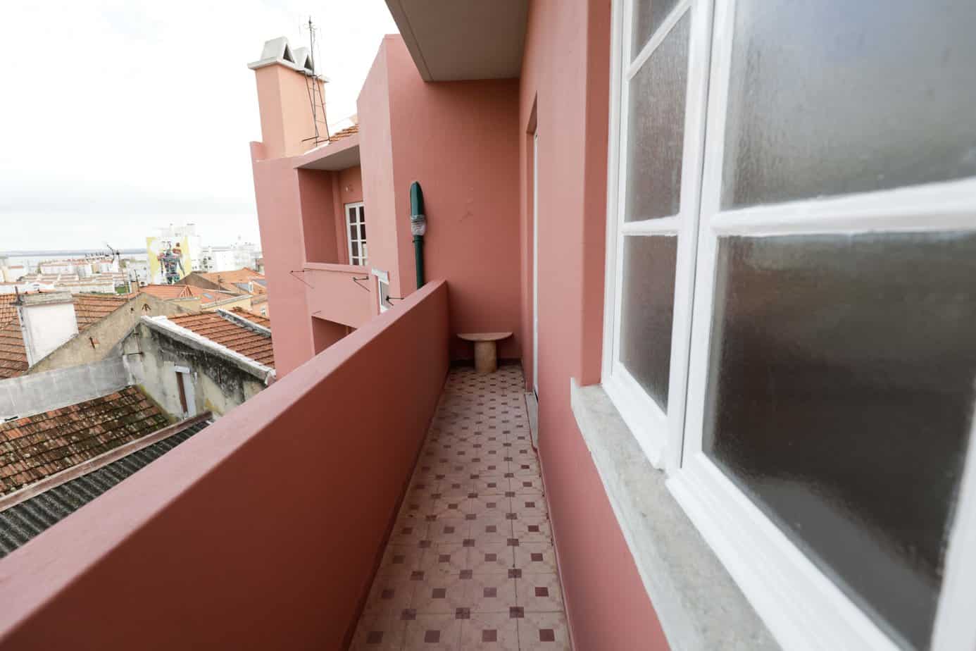 Comfortable Room 2 - Furnished & Terrace em Olaias, lisboa – foto 4 de 19