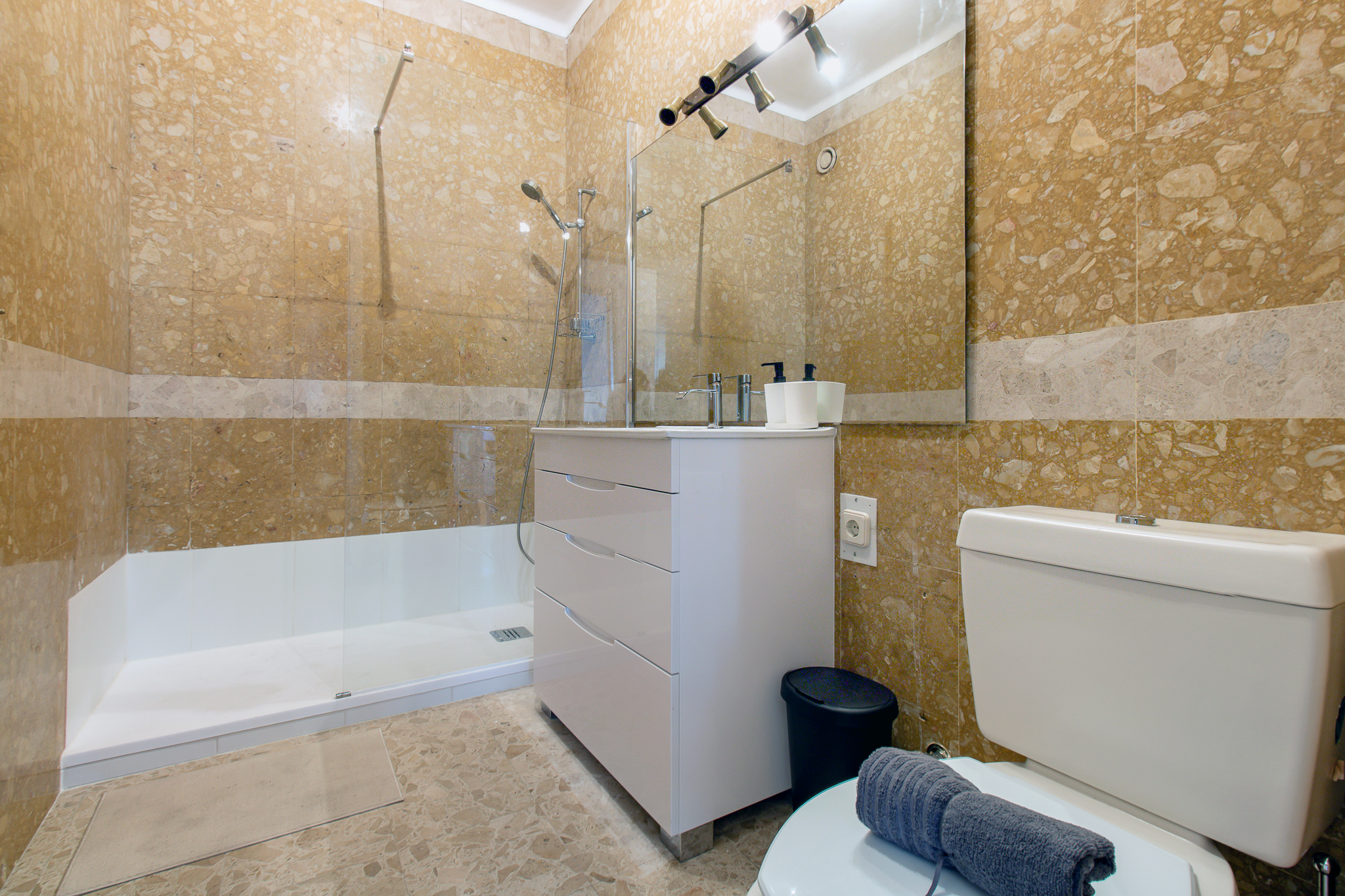 Luminous Double Room 4 & Comfort em São Domingos de Benfica, lisboa – foto 5 de 12