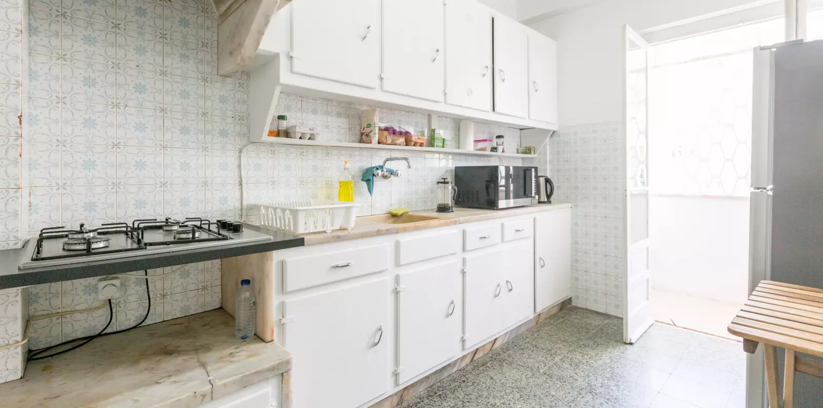 Bright Double Room 2 with Desk & Balcony Access em São Domingos de Benfica, lisboa – foto 4 de 10
